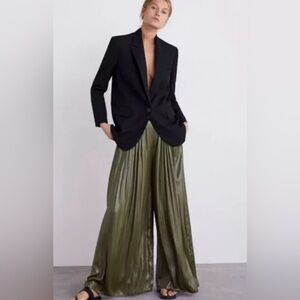 NWT ZARA KHAKI SHINY WIDE LEG PANTS TROUSERS Size S. Pre owned like new. Khaki